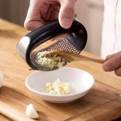“SmashMaster Pro: Universal Kitchen Crusher for Garlic, Ginger, Nuts, Herbs & More! Heavy-Duty Stainless Steel – 10-Second Prep, Zero Hassle!”